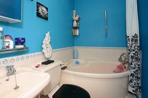 En-Suite Bathroom- click for photo gallery